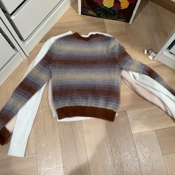 Bundle of Three Aritzia Sunday Best Kitten Sweater in Size XS - Picture 3 of 9